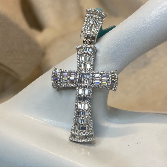 Beautiful NWT 925 Moissanite Diamond Men’s/Women's Cross Charm 2.9 ctw Pendant - Picture 4 of 13